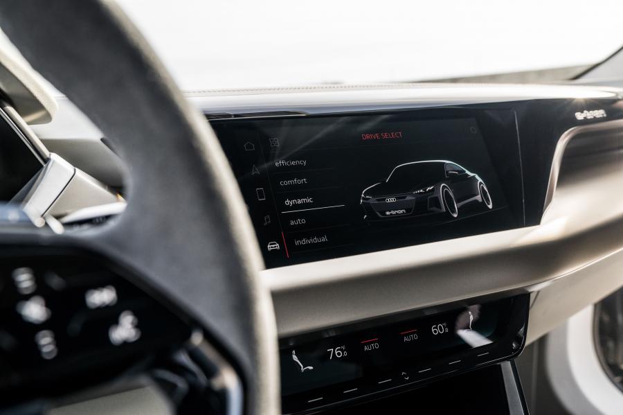 Панель приборов Audi e-tron GT Concept 2018 года  (фото 30 из 69)
